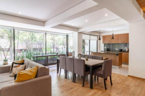 Luxury 3BD Apartment with Patio